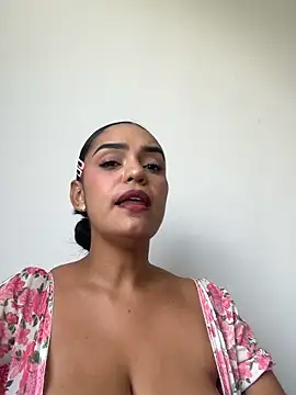 Sara-77 Chat XXX in diretta