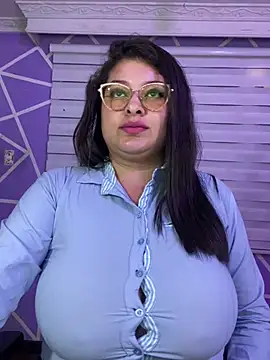 MiiaaJoness Chat XXX in diretta