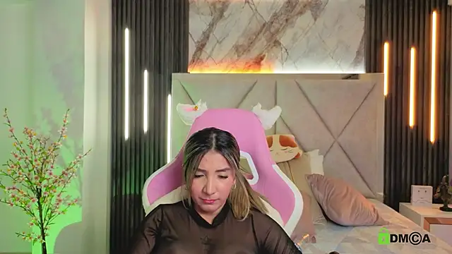 Happy_tits Adlı Modelin Canlı XXX Sohbeti