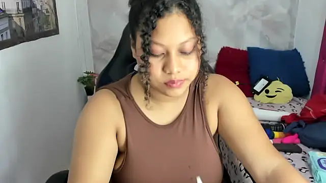 Lunastar02 élő XXX-chatje