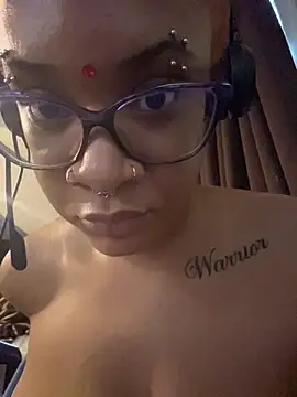 nickytheehawtie Adlı Modelin Canlı XXX Sohbeti