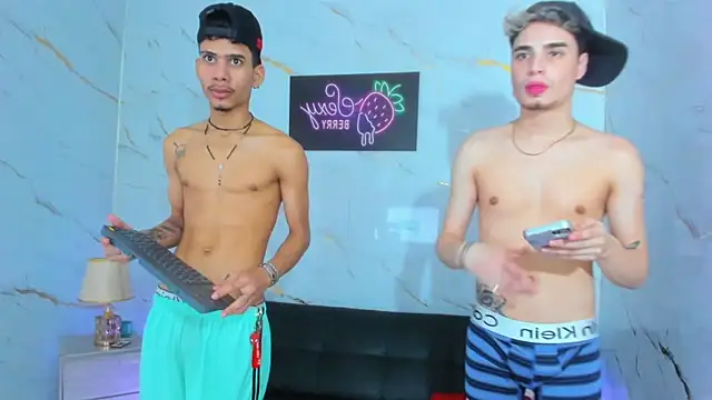 Alex_jeins_at Show in webcam