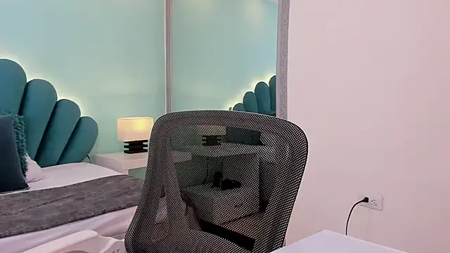 XXX chat uživo modela sharlott18