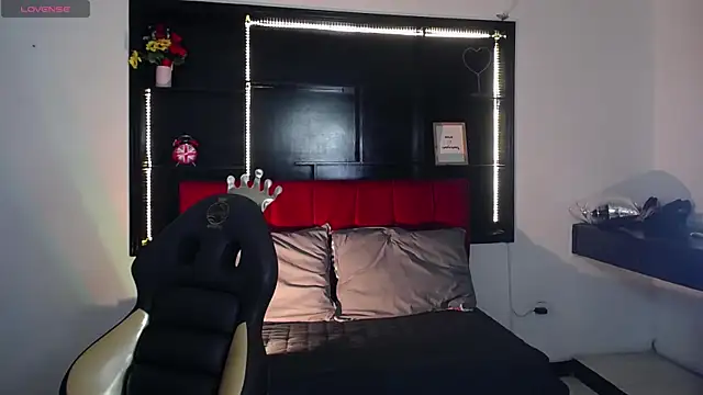 _Charlotte_Collins_ élő XXX-chatje