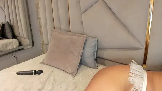 Sariitaa_ লাইভ XXX চ্যাট