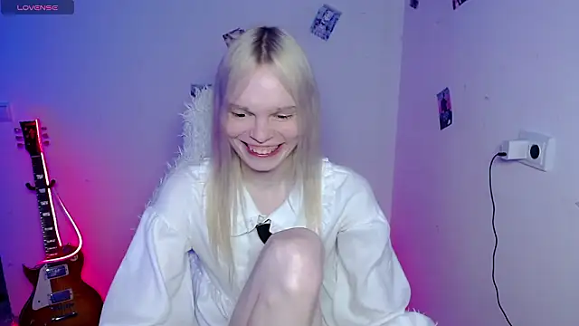 Emily_Nyaffee's Live XXX Chat