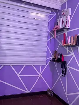 MiiaaJoness' Live XXX Chat