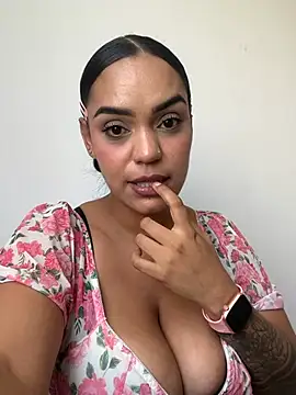 Sara-77 Live XXX-chat