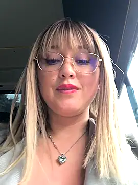 Katy__A Adlı Modelin Canlı XXX Sohbeti