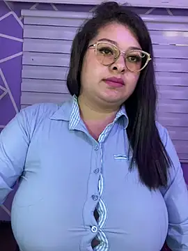 MiiaaJoness Show in webcam