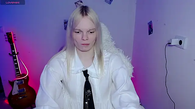 Emily_Nyaffee's Webcam Show