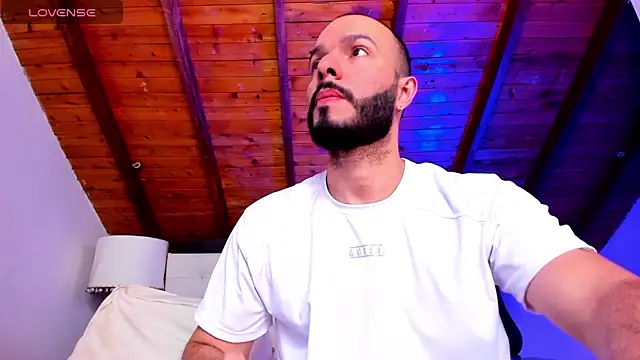 Tom_BaileyのライブXXXチャット