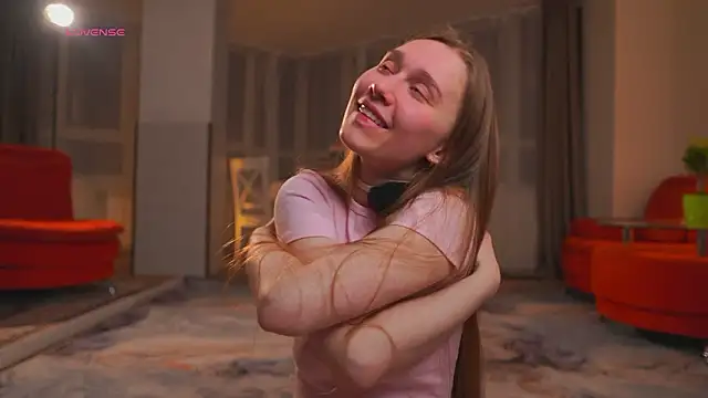 SharaNewbern Chat XXX live