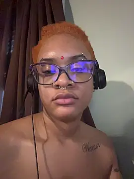 Živý XXX chat nickytheehawtie