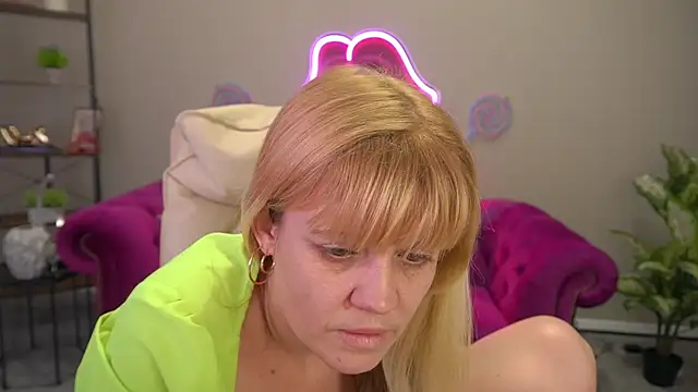 BellaLaPetit élő XXX-chatje