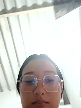 young_dairy01's Live XXX Chat