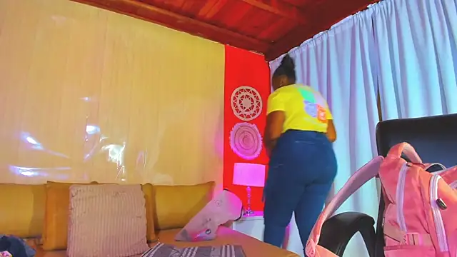 NikollSalas: онлайн-секс-чат