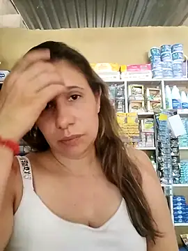 MIA-LARIOS live XXX chat