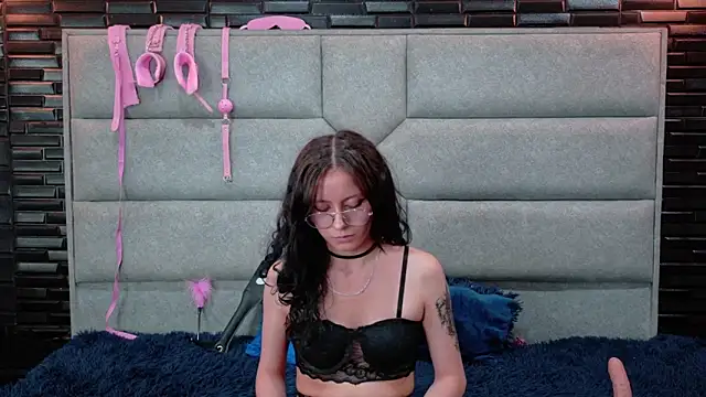 Show modela Naomimolie na web-kameri