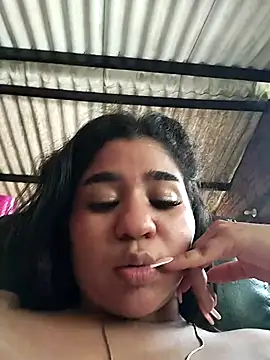 Živý XXX chat Yelly