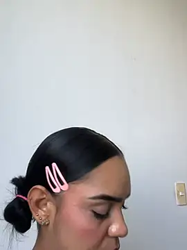 Chat XXX en directo de Sara-77