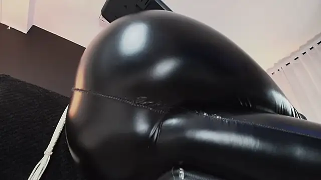 _Jade_16 Live XXX-Chat