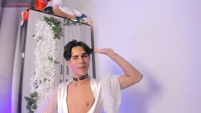 attlas_1 élő XXX-chatje