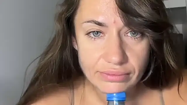 Roriann élő XXX-chatje