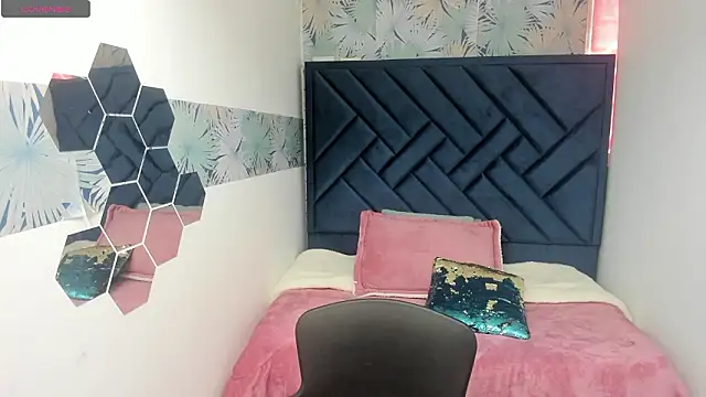 Valery_More__'s Webcam Show