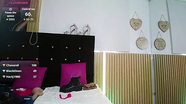 chloe__Jones_'s Live XXX Chat