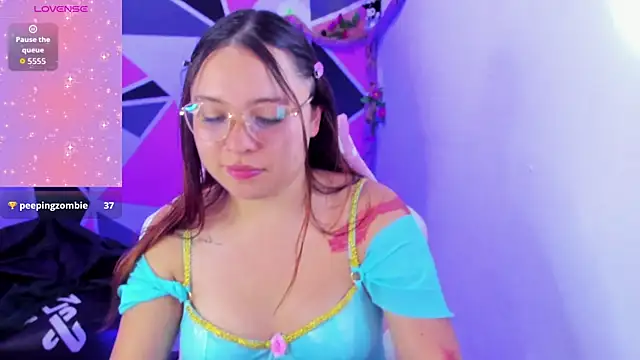 دردشة little_emma0 الجنسية المباشرة