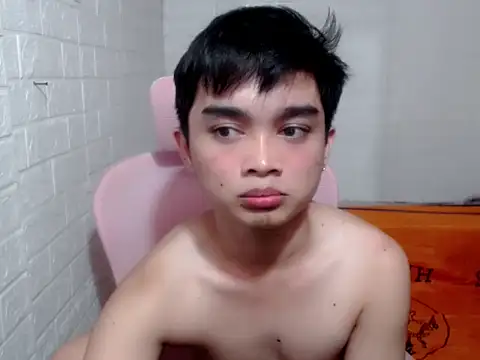 Sky_hot123 即時 XXX 聊天