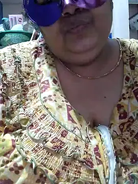 tamilthanushri Chat XXX in diretta