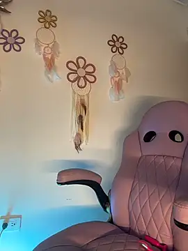 Mara_royal: διαδικτυακό σόου στην κάμερα