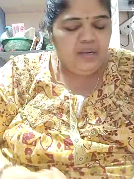 tamilthanushri Chat XXX in diretta