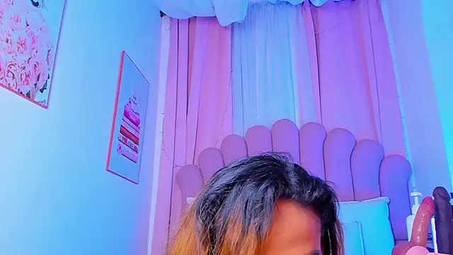 XXX chat uživo modela NicoleMadrird