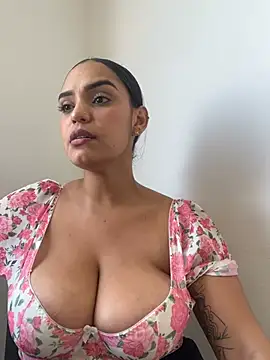 Chat XXX Live Sara-77