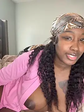 ToyaThick: διαδικτυακό σόου στην κάμερα