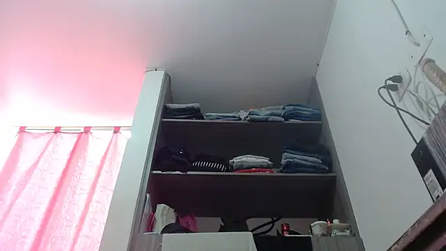 Chat +18 de nicolle_milf1978 ao vivo