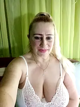 Esenia505 élő XXX-chatje