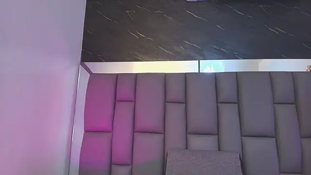 Chat +18 de _MiaBrown_ ao vivo