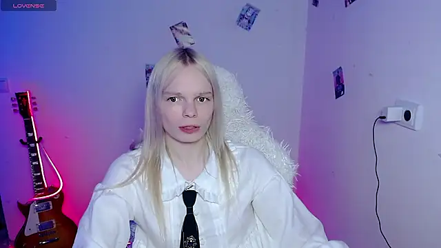 Онлайн чат XXX Emily_Nyaffee