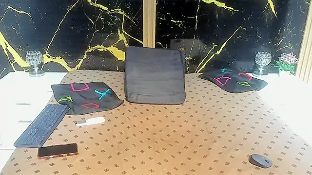 XXX chat uživo modela NahomyOwen