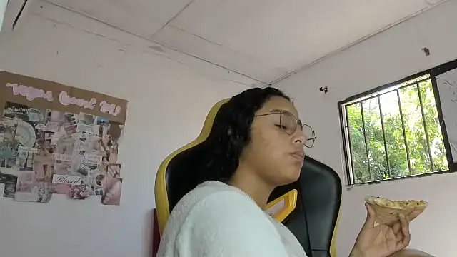 emily_stars1 Adlı Modelin Web Kamerası Şovu