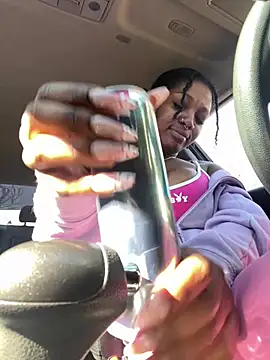 mochamimi: διαδικτυακό σόου στην κάμερα