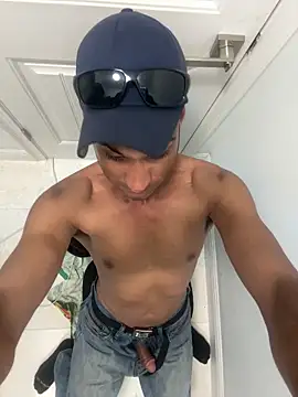 ZF-Athlete Adlı Modelin Canlı XXX Sohbeti