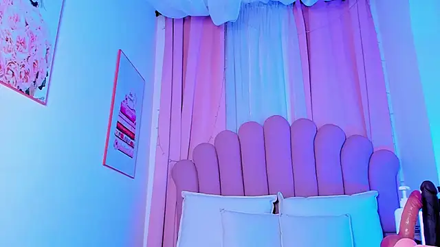 Show modela NicoleMadrird na web-kameri