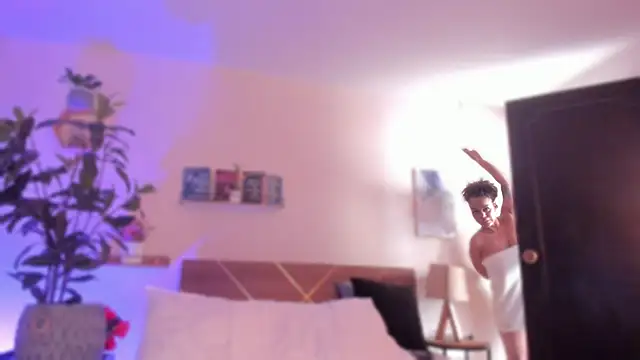 Chatroom XXX en direct de YariRose