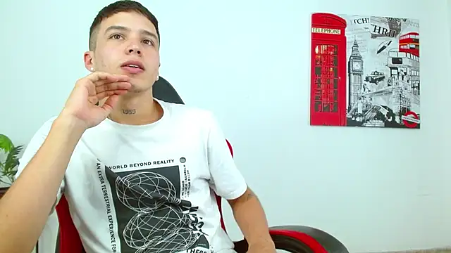 Show modela Cumandres18 na web-kameri