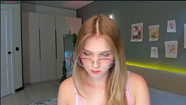 linakorvinn Live XXX chat